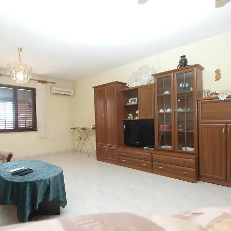 House Mladen 2073 Holiday home *
